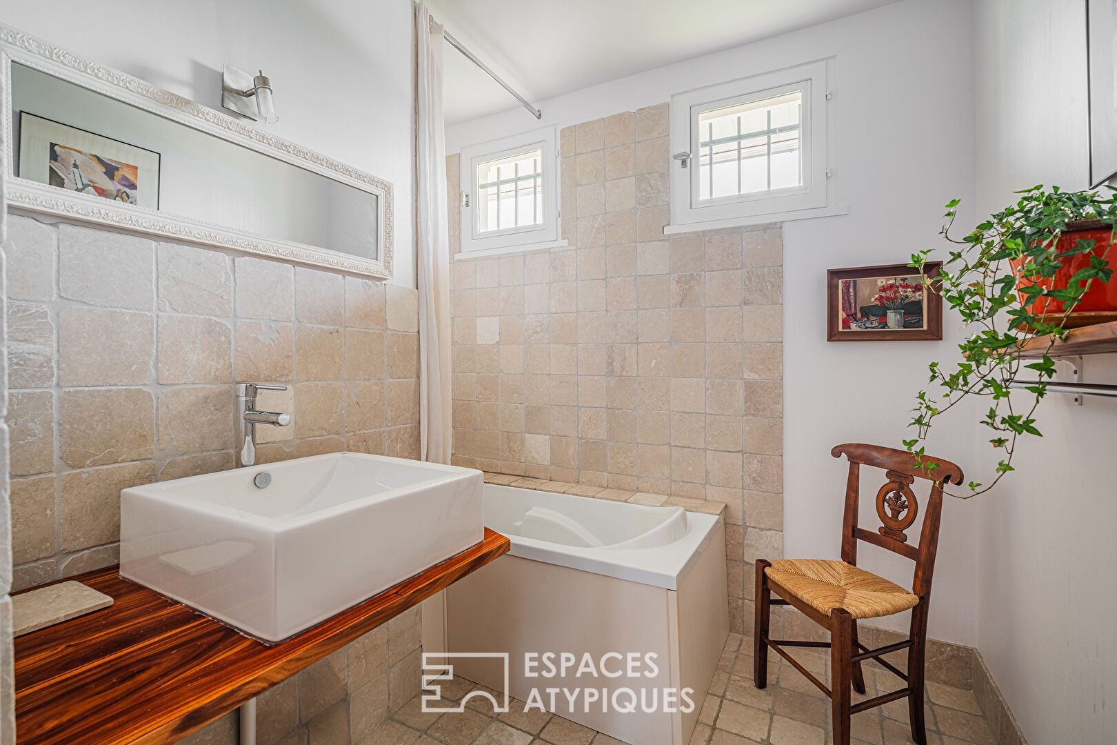 Villa avec piscine et vue sur les hauts de Brie et Angonnes