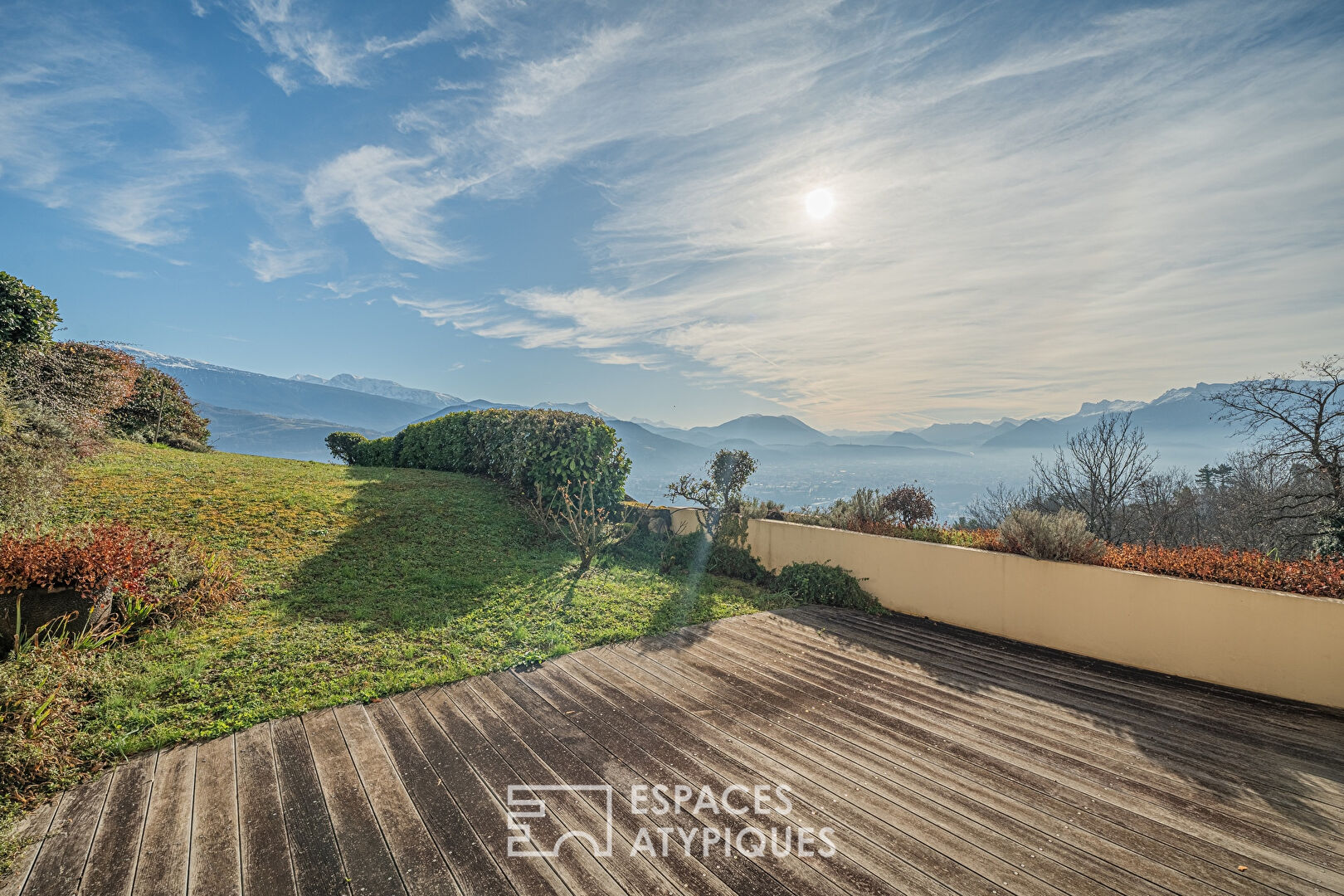Appartement à réinterpréter avec terrasse, jardin et vue exceptionnelle
