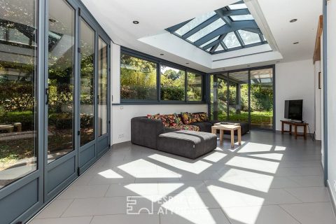 Maison de caractère au potentiel d&rsquo;accueil touristique, proche du centre bourg