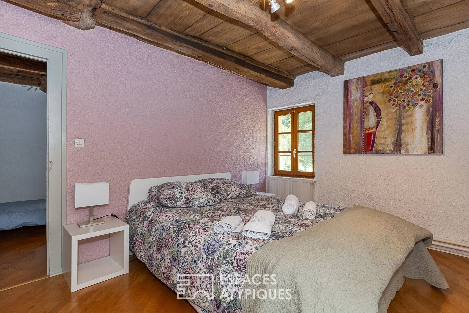 Maison de caractère au potentiel d&rsquo;accueil touristique, proche du centre bourg