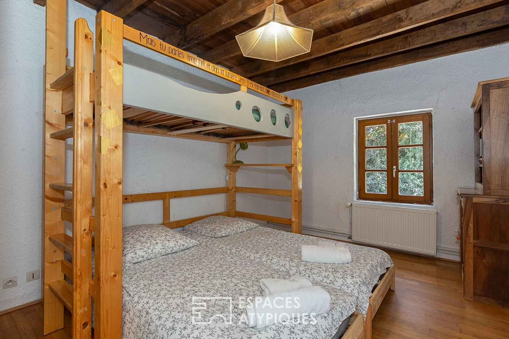 Maison de caractère au potentiel d&rsquo;accueil touristique, proche du centre bourg