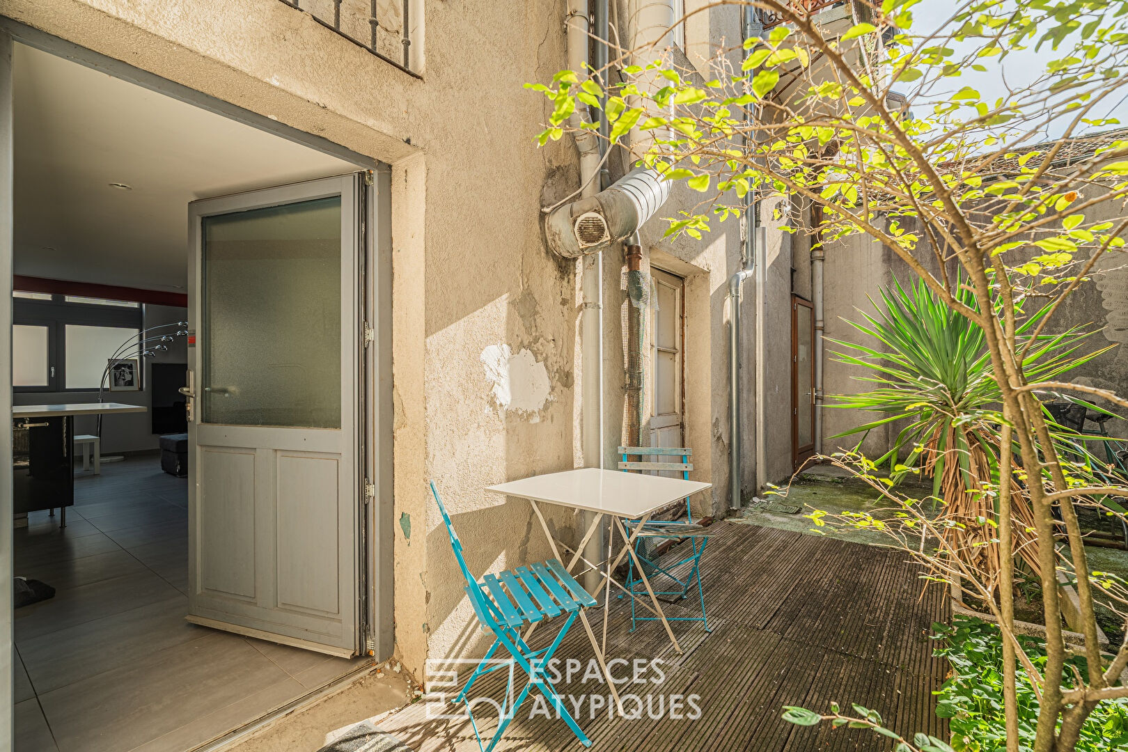 Appartement loft en duplex et petite terrasse coté cour 77 m2
