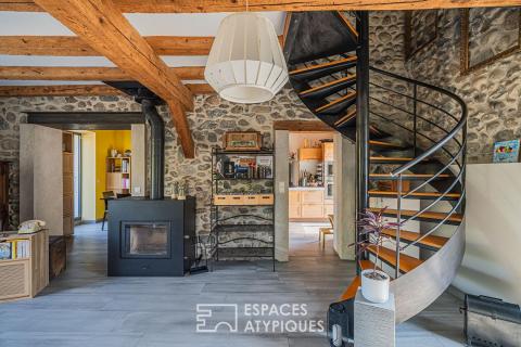 L’élégance minérale, Maison de village du XIXème siècle réinventée