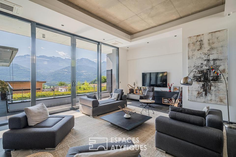 Maison d'architecte : Grand angle et transparence face aux montagnes