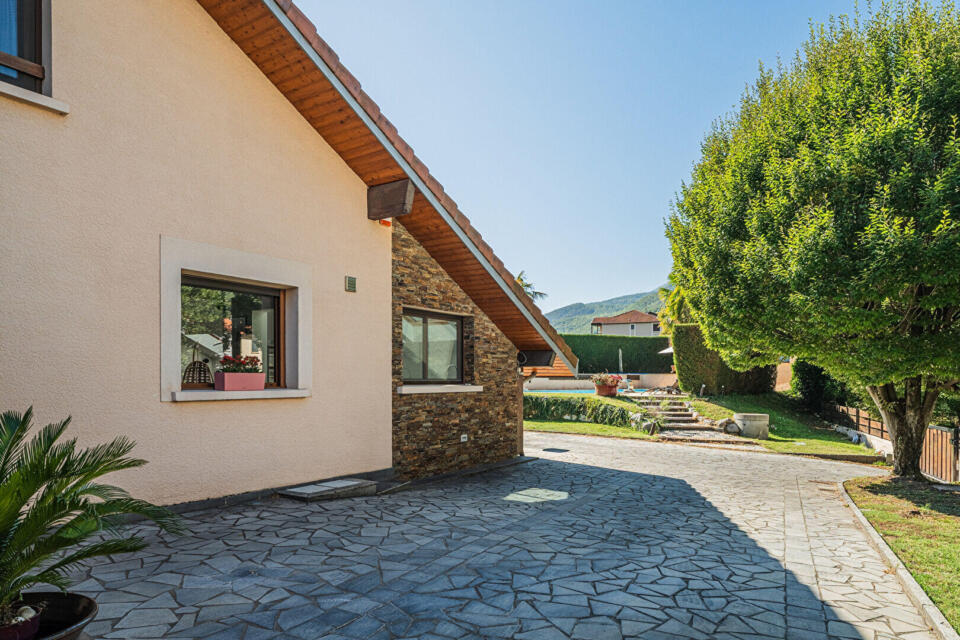 Maison d'architecte aux volumes hors normes