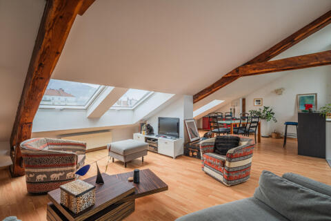 Appartement duplex avec terrasse tropézienne et vue Bastille et Vercors
