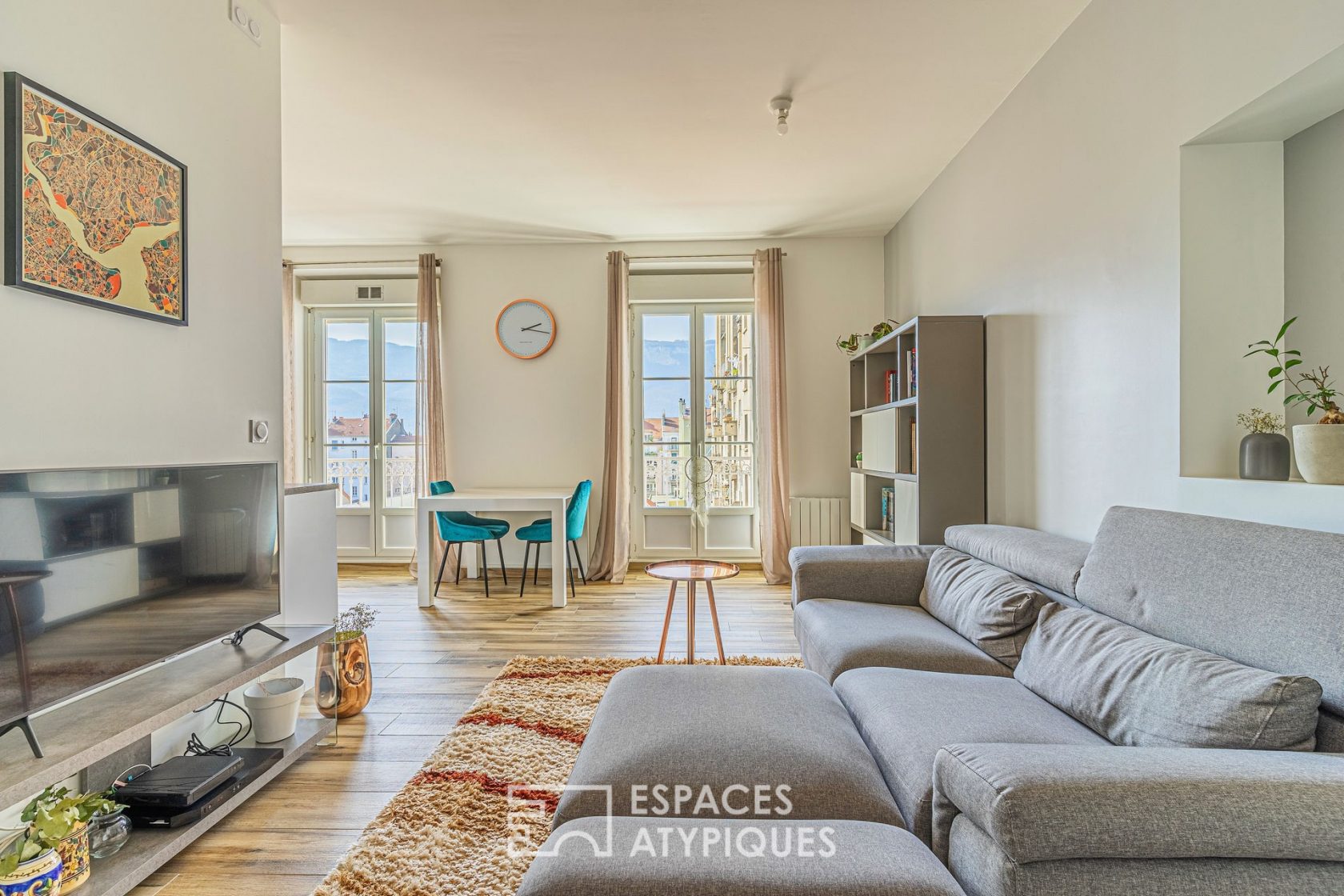Renovated top floor apartment with view