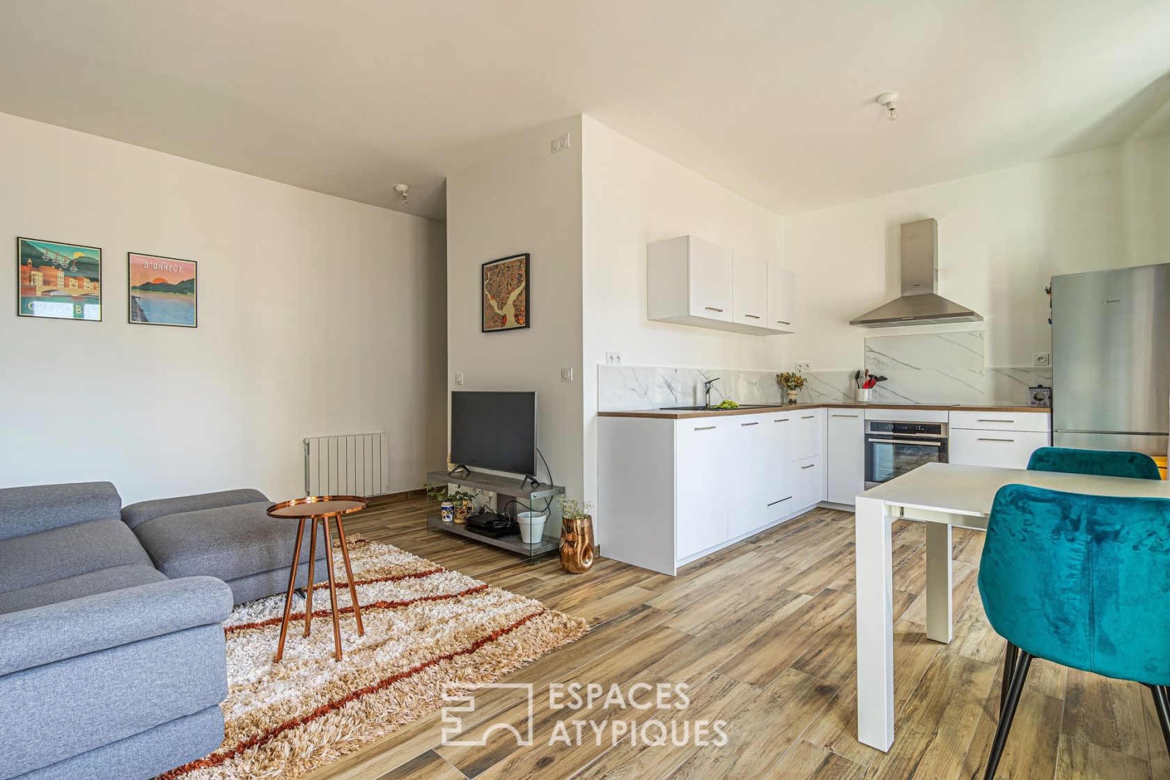 Renovated top floor apartment with view