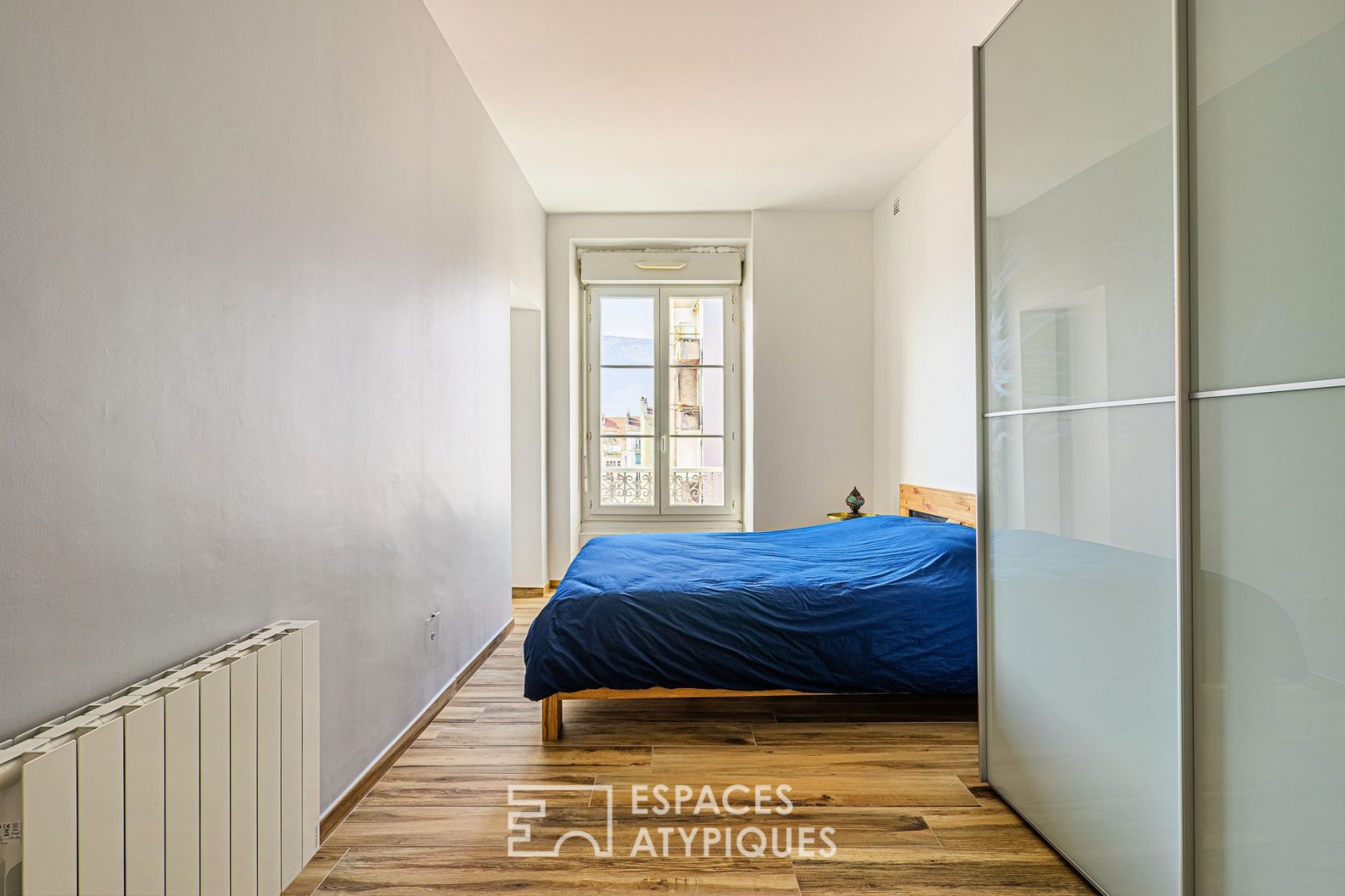 Renovated top floor apartment with view