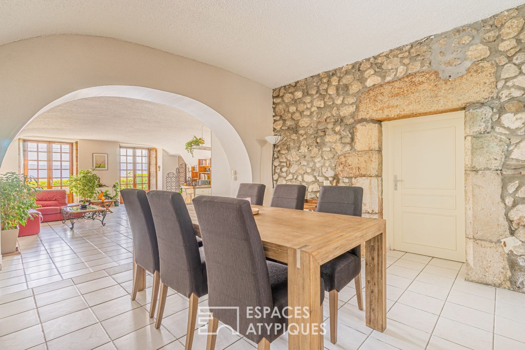 Appartement en rez-de-jardin au château