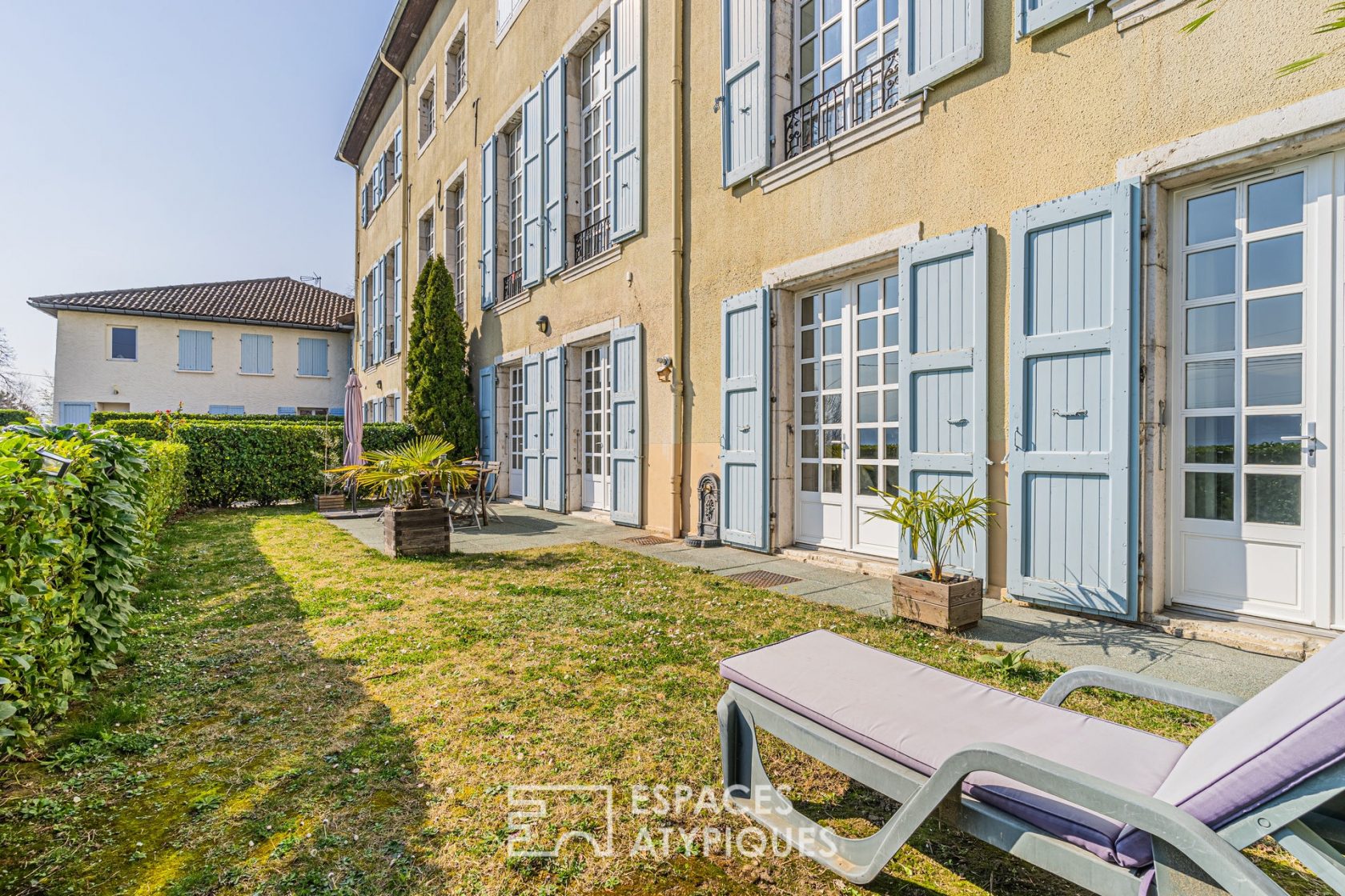 Appartement en rez-de-jardin au château
