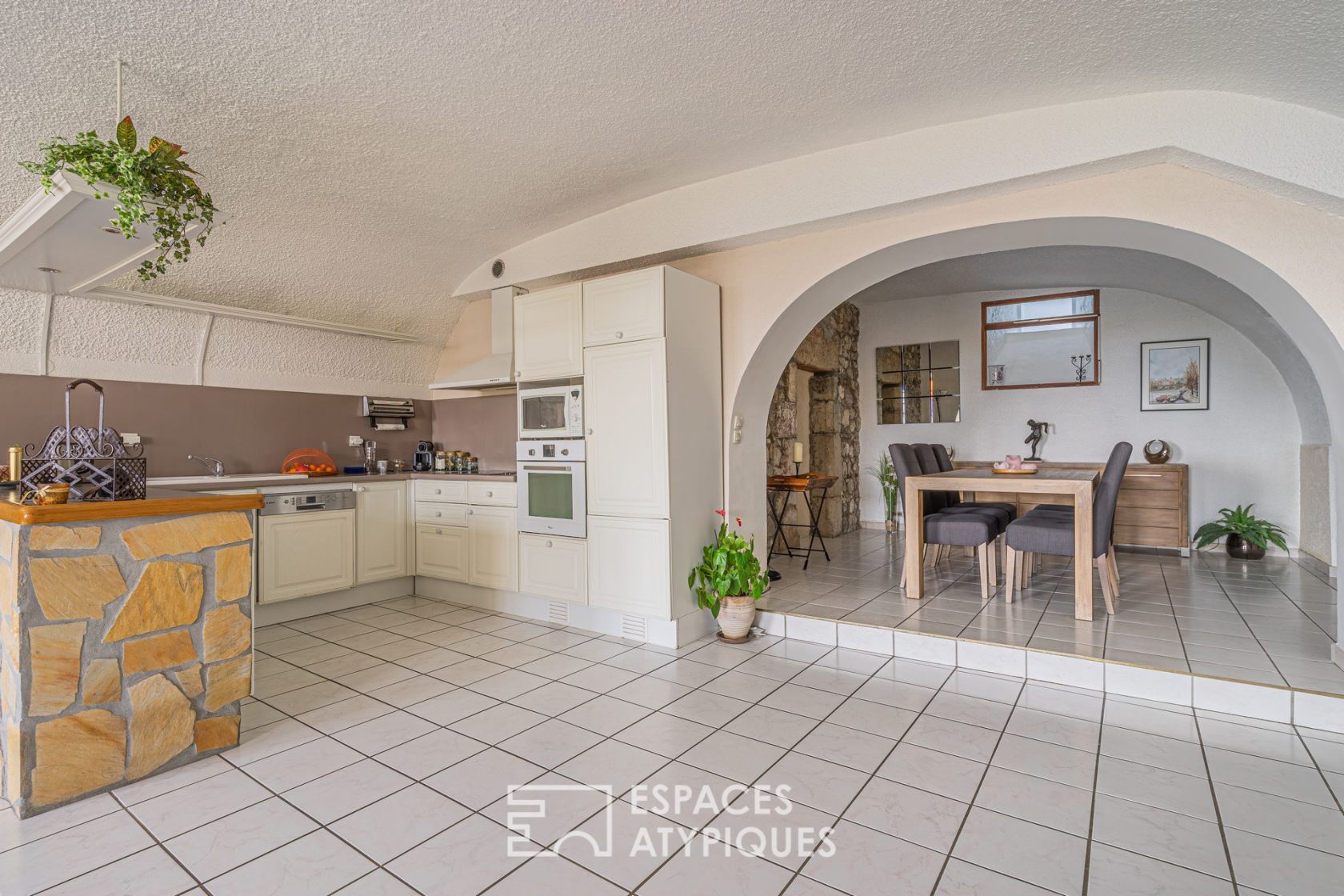 Appartement en rez-de-jardin au château