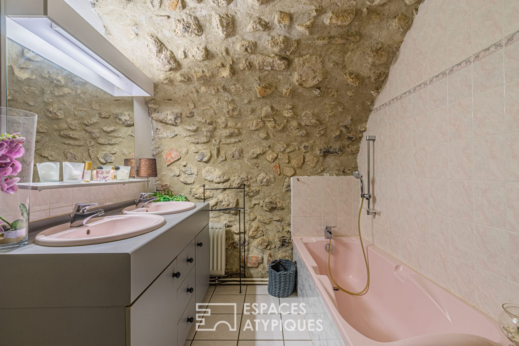 Appartement en rez-de-jardin au château