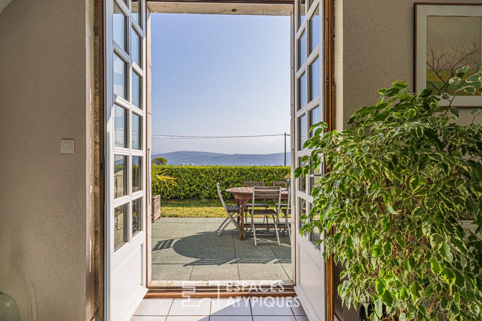 Appartement en rez-de-jardin au château
