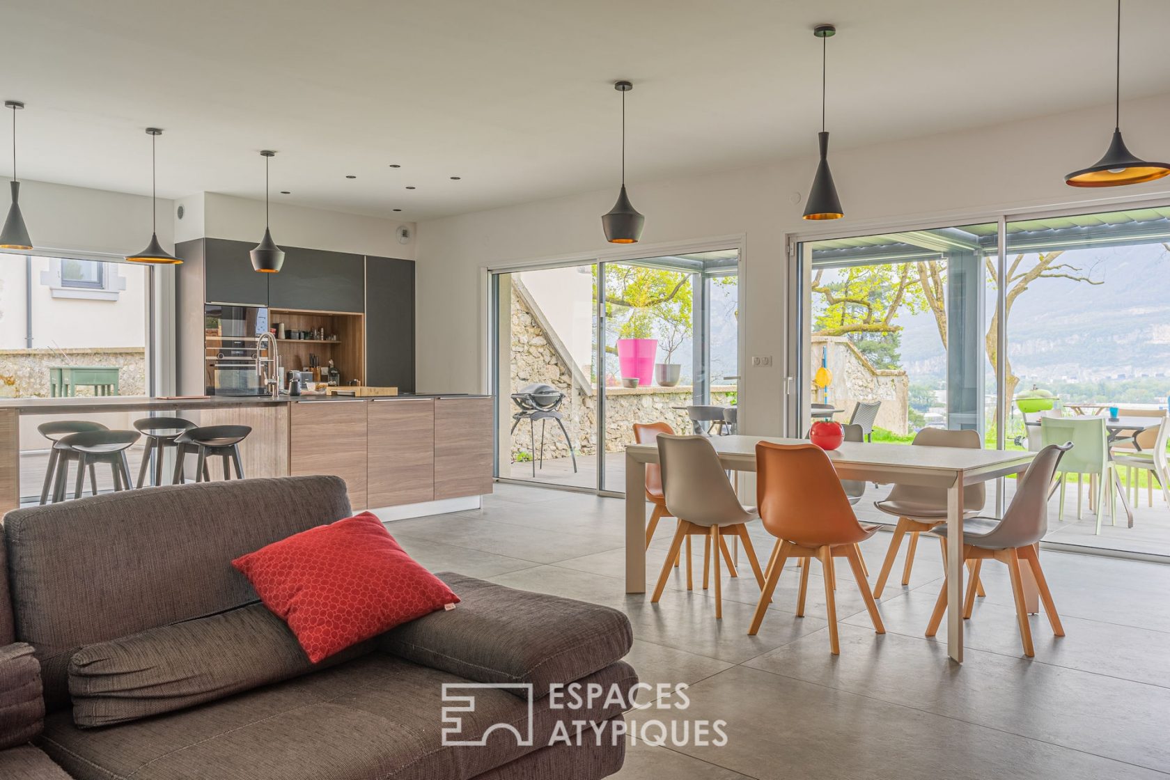 Beautiful contemporary with a panoramic view