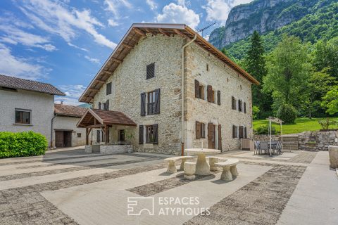 Charming house and its wooded park