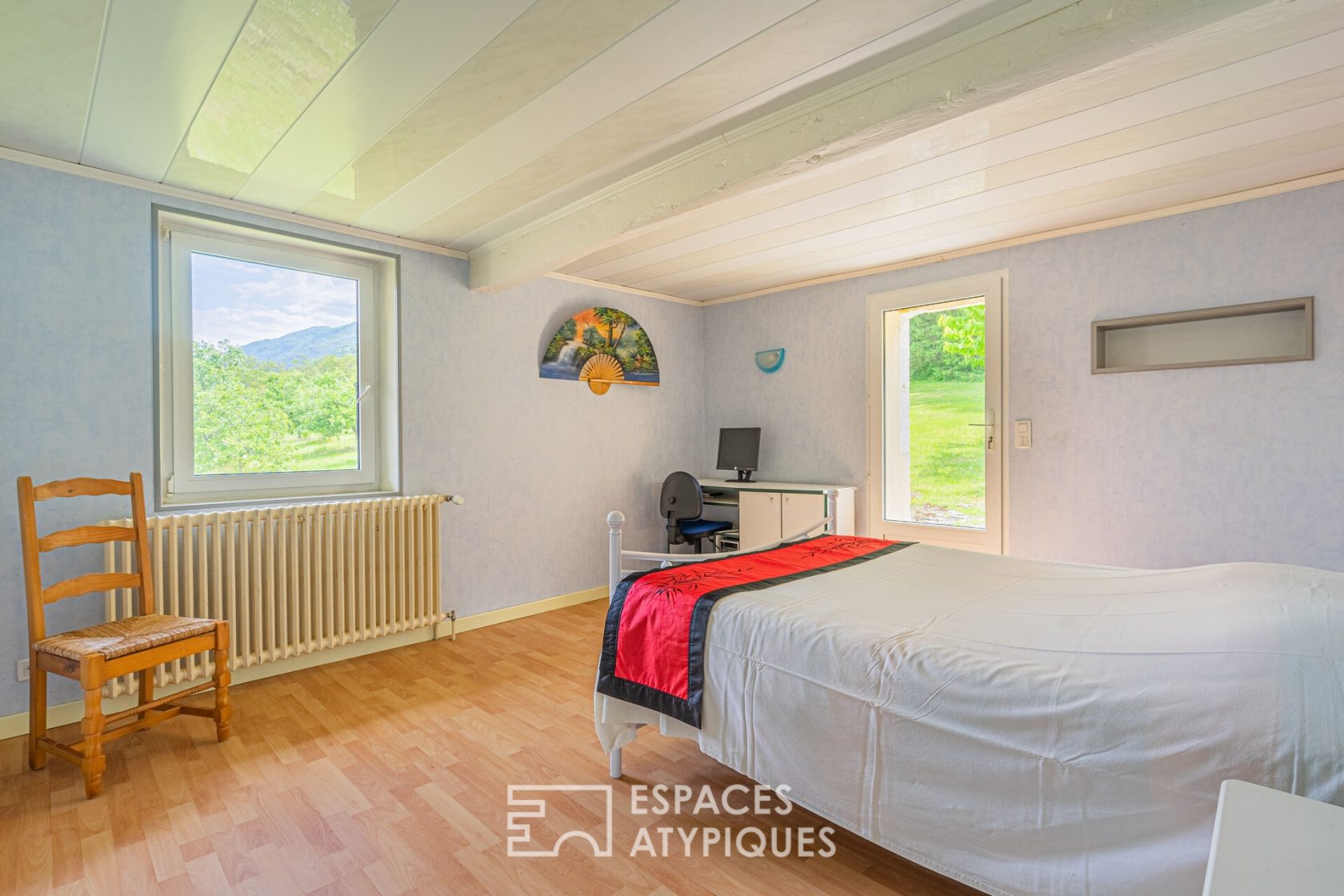 Charming house and its wooded park