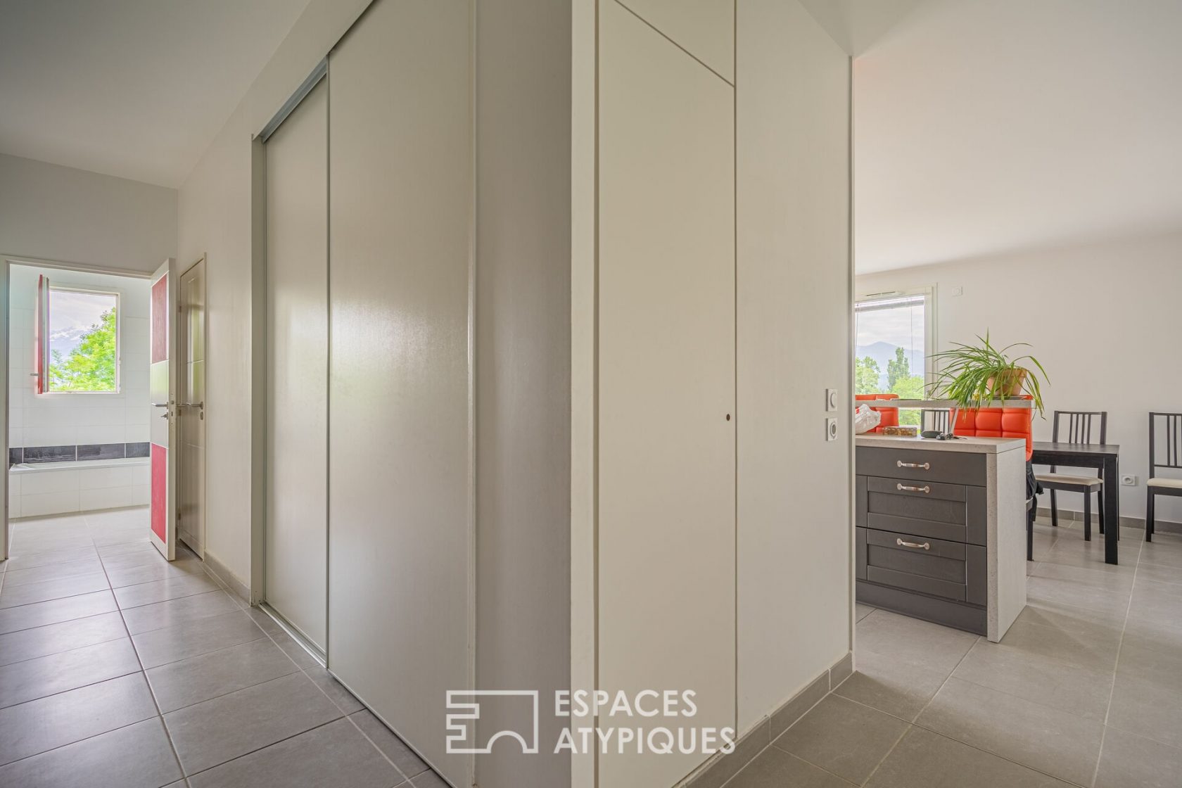Appartement contemporain dans son écrin de verdure
