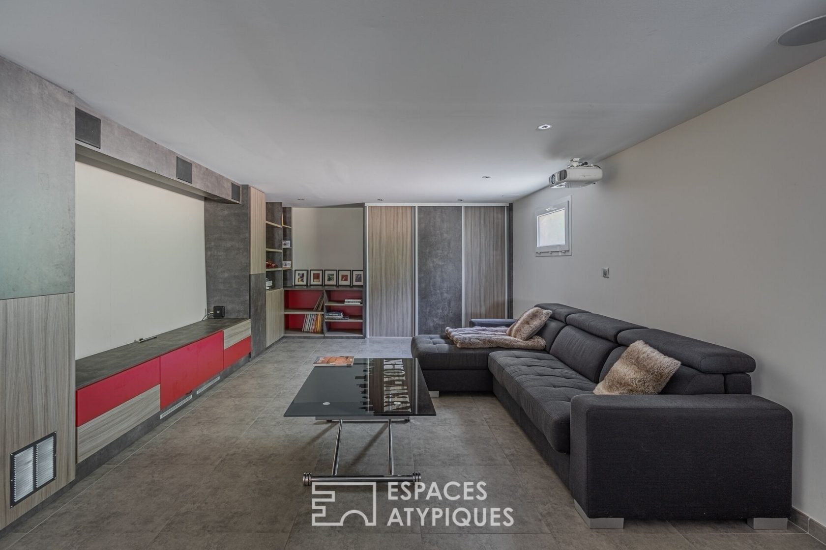 Maison contemporaine dans son cadre verdoyant