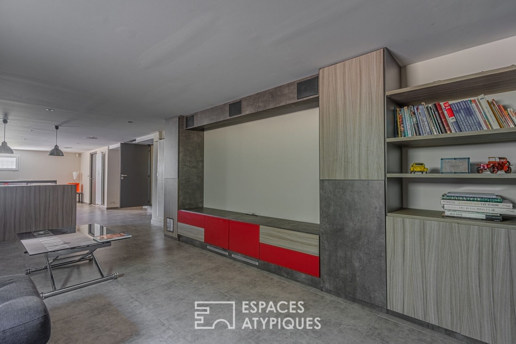 Maison contemporaine dans son cadre verdoyant