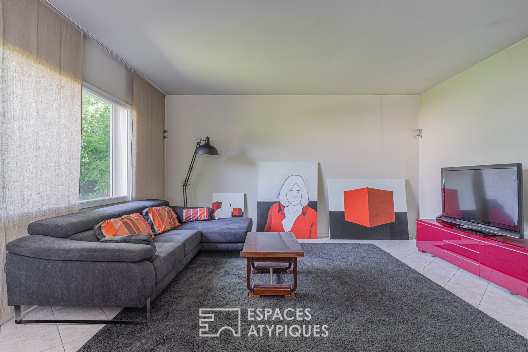 Maison contemporaine dans son cadre verdoyant