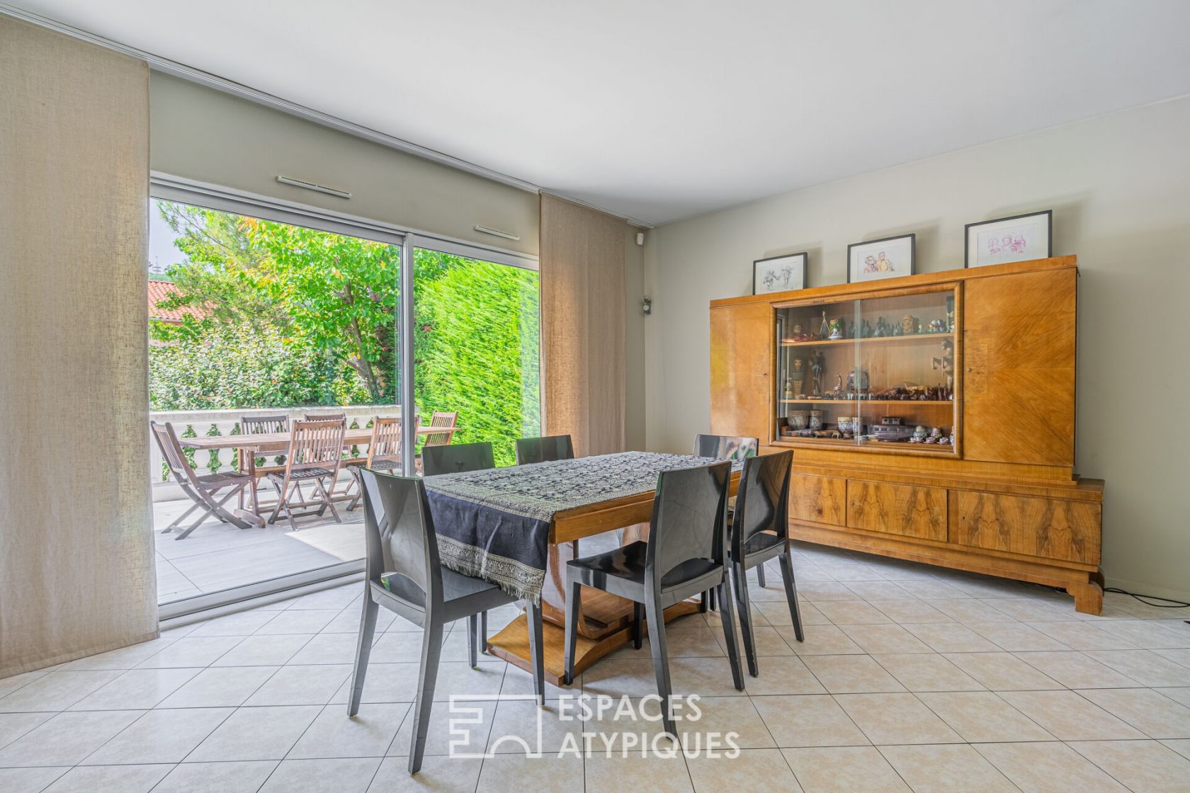 Maison contemporaine dans son cadre verdoyant