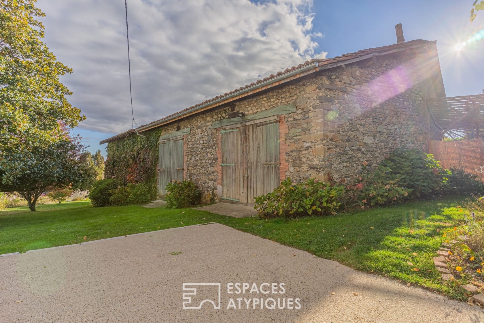 Charming house with outbuilding