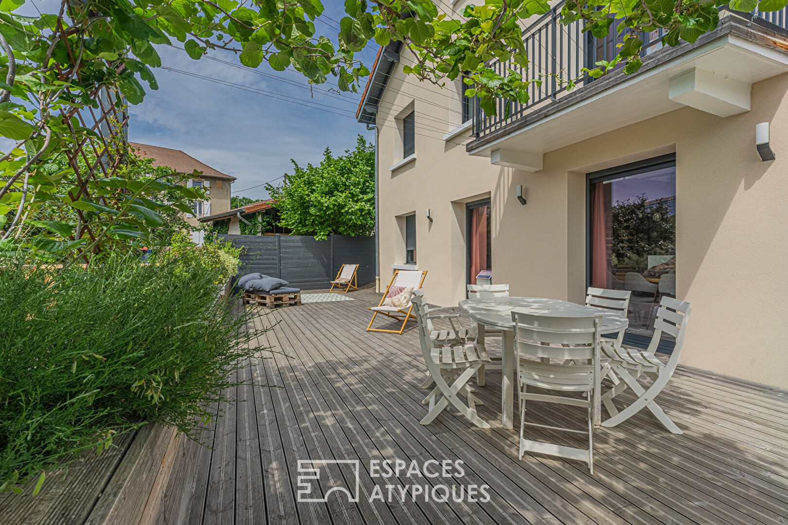 Maison des années 60 revisitée avec son jardin en terrasse