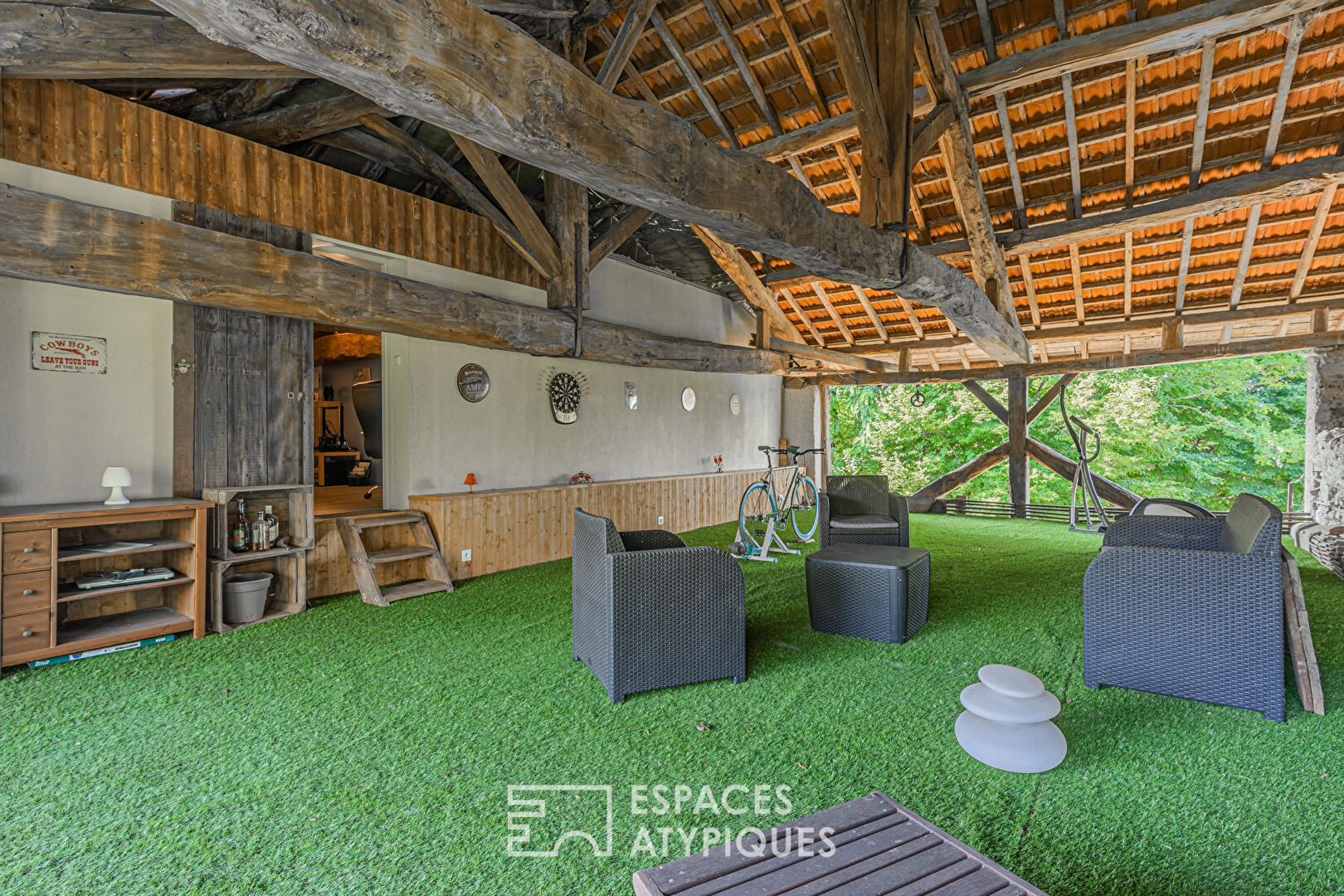 Ancien corps de ferme restauré avec jardin et piscine