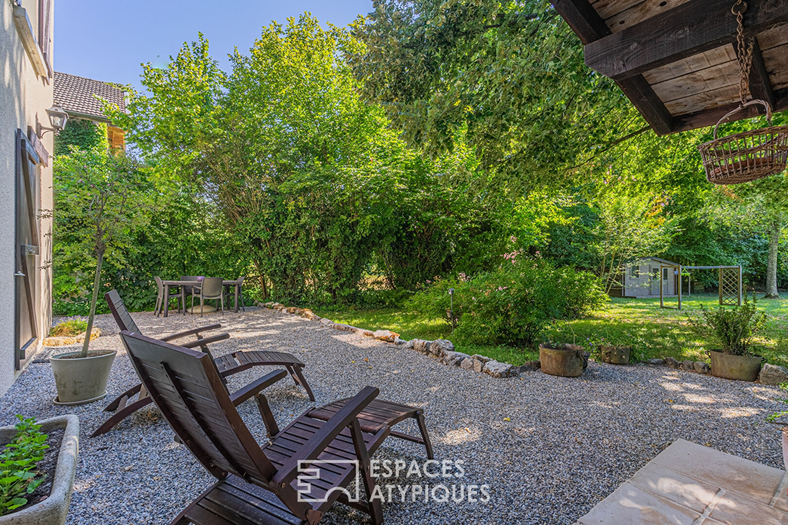 Ancien corps de ferme restauré avec jardin et piscine