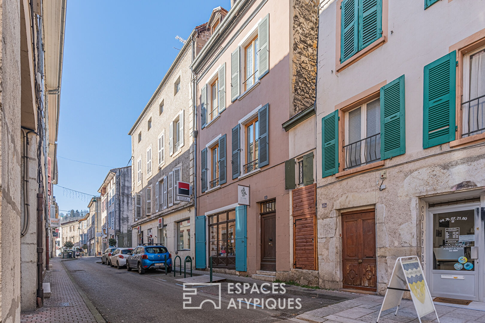 Townhouse and its atypical shop