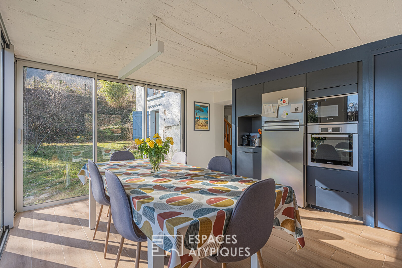 Maison dans son écrin de verdure