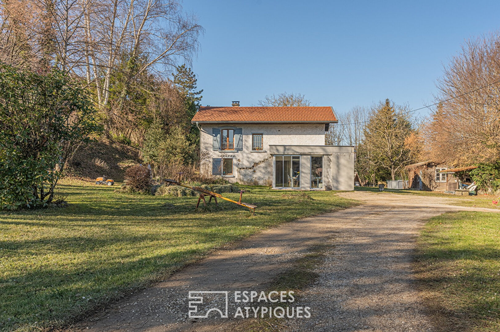 House in its green setting