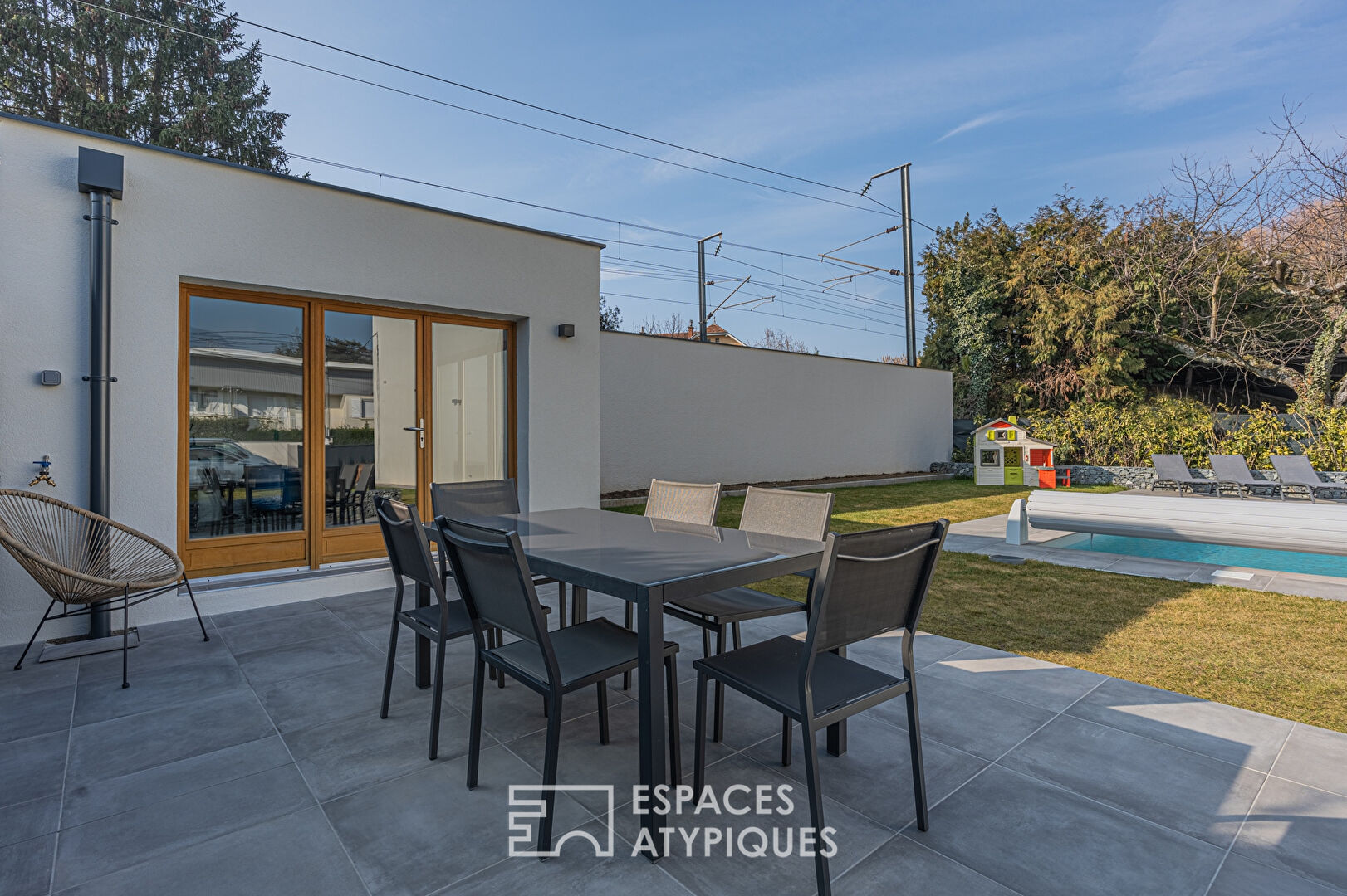Villa à la rénovation contemporaine