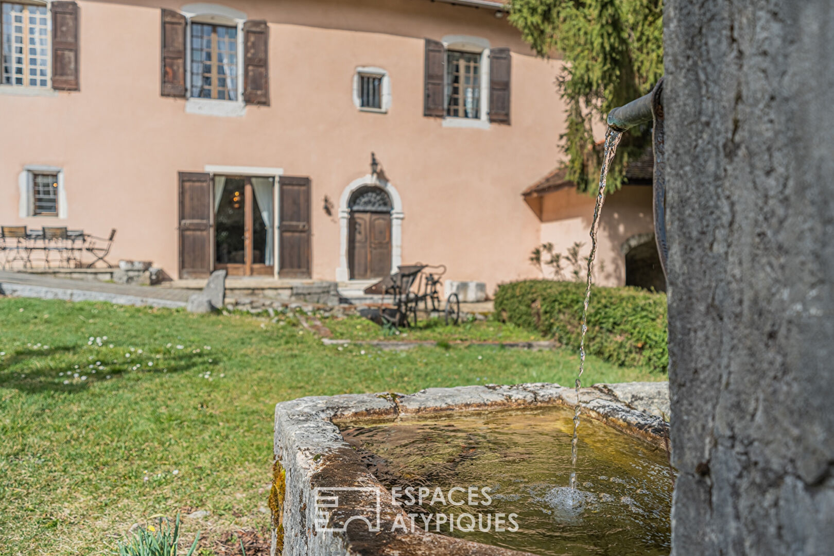 Demeure historique et son jardin au pied des Alpes