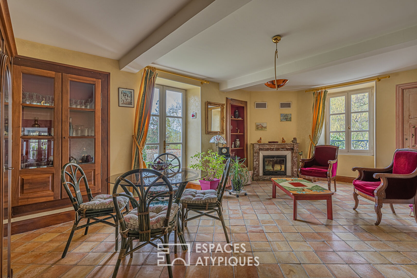 Maison de caractère et son bel environnement verdoyant