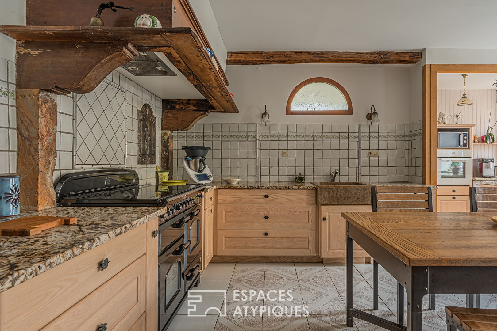 Maison de caractère et son bel environnement verdoyant