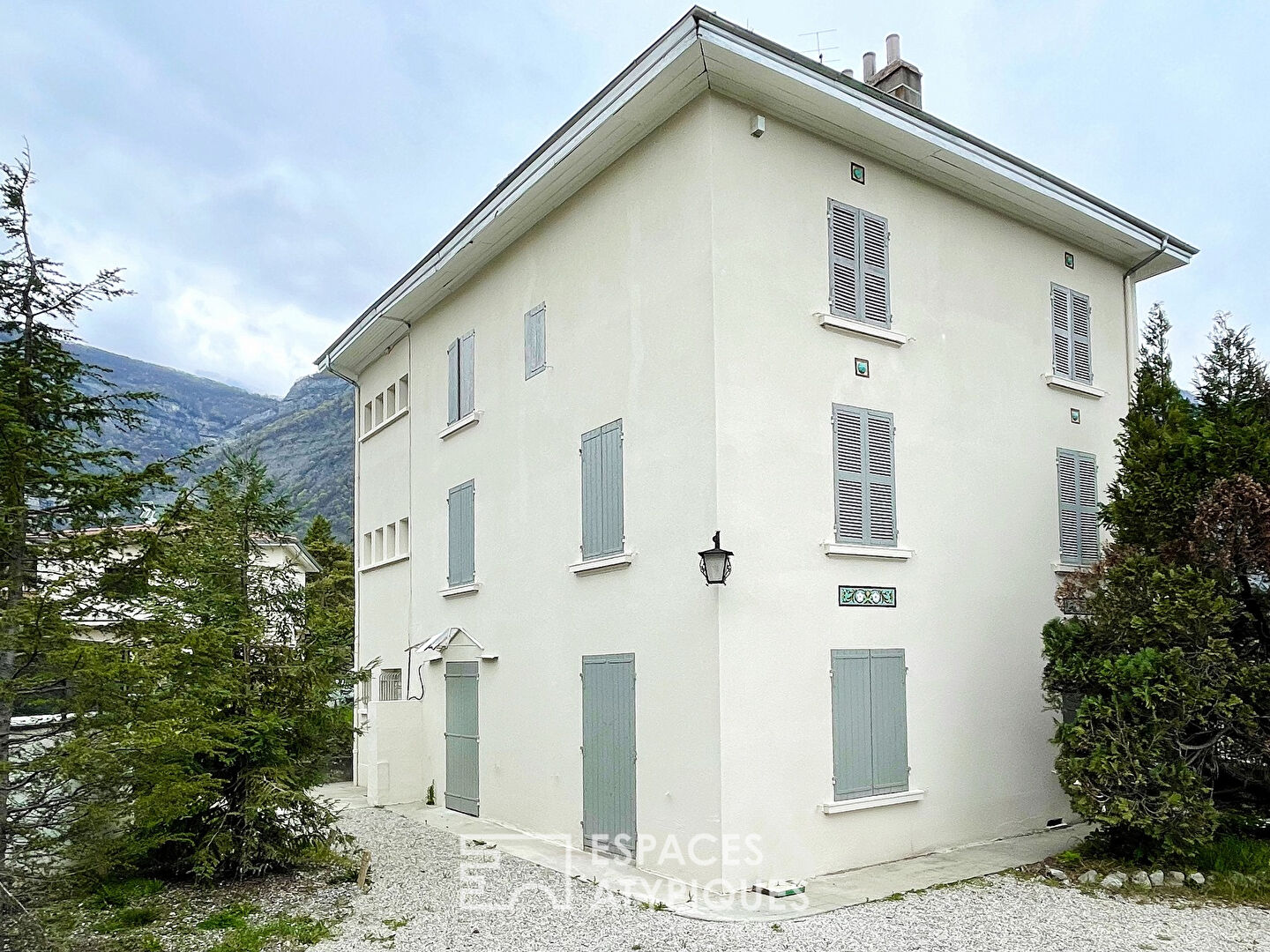 Maison bourgeoise au centre du village