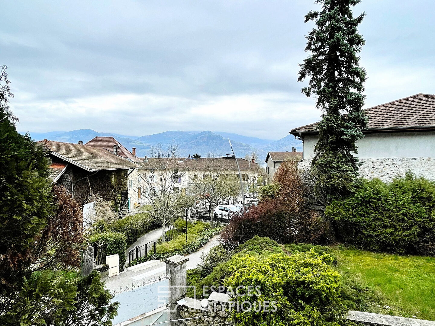 Maison bourgeoise au centre du village