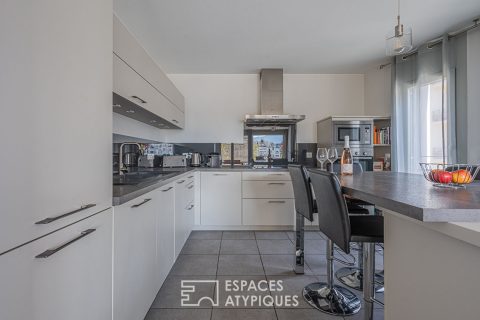 Appartement contemporain proche caserne de Bonne