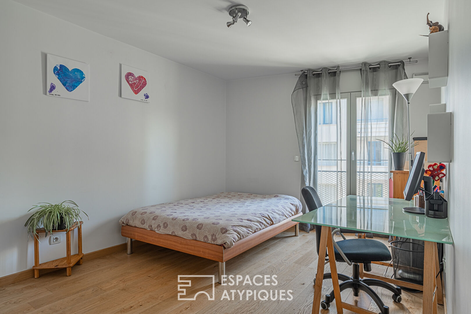 Appartement contemporain proche caserne de Bonne