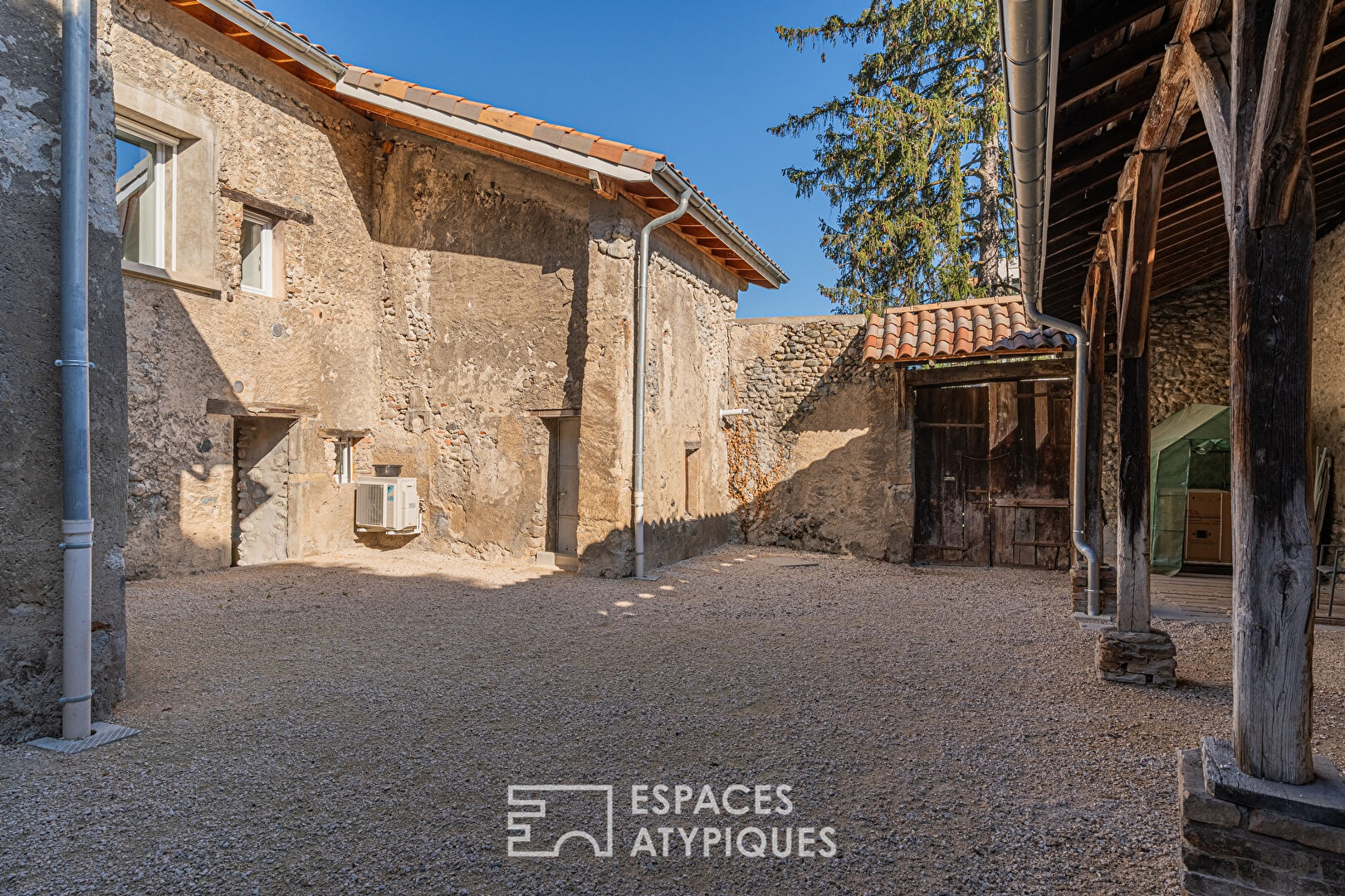 Ancienne maison en pierre superbement rénovée