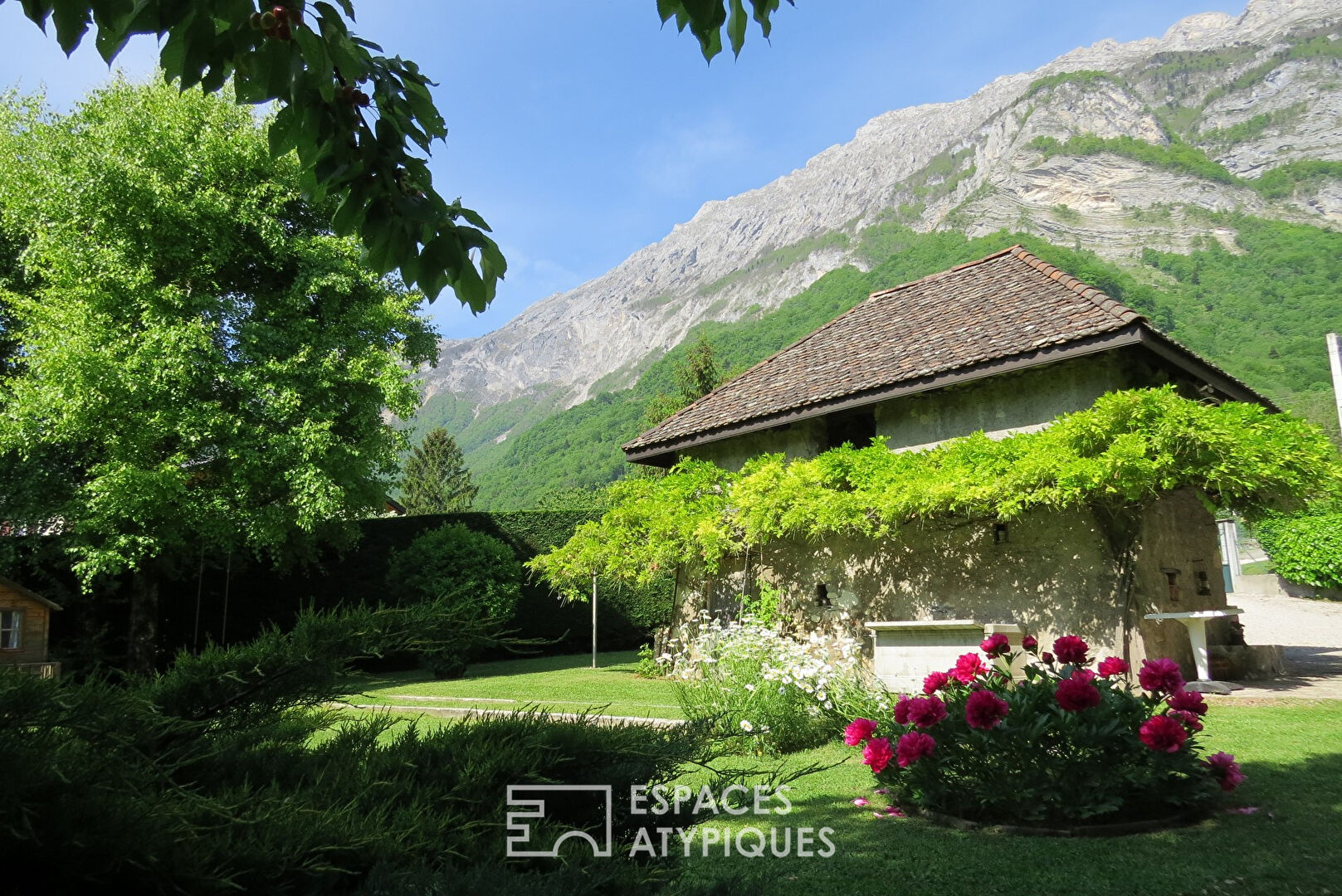 Longère dans un écrin de verdure