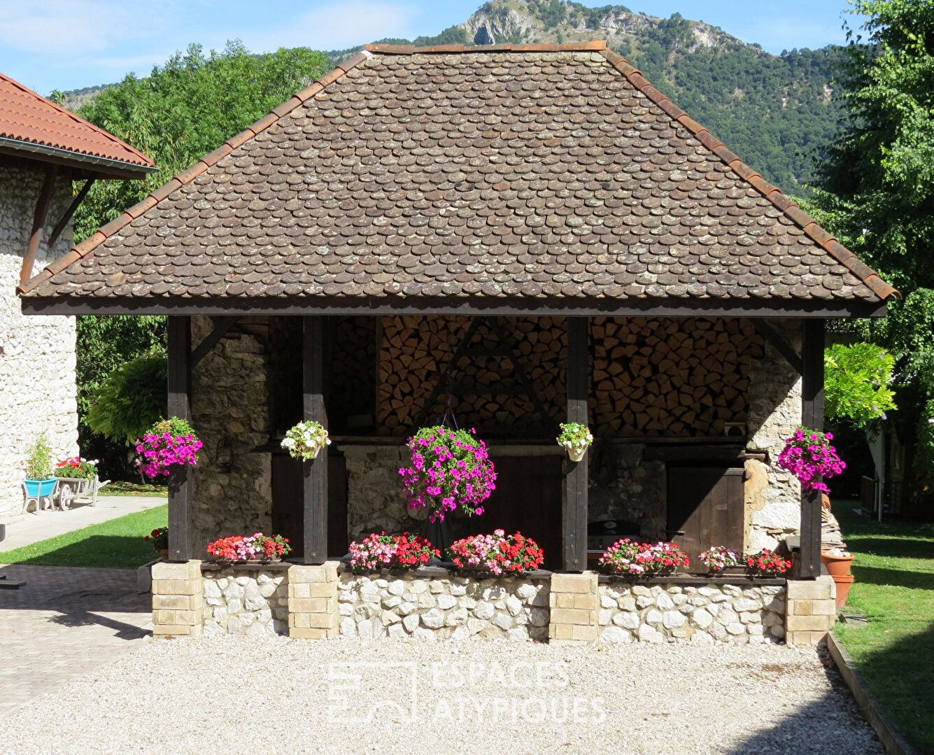 Longère dans un écrin de verdure