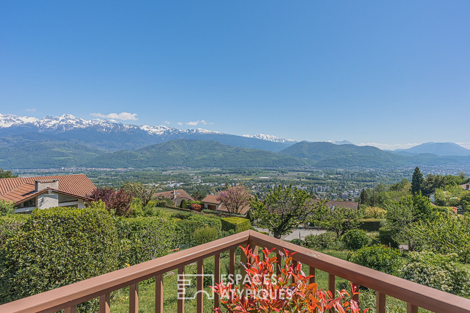 Villa à la vue panoramique à revisiter
