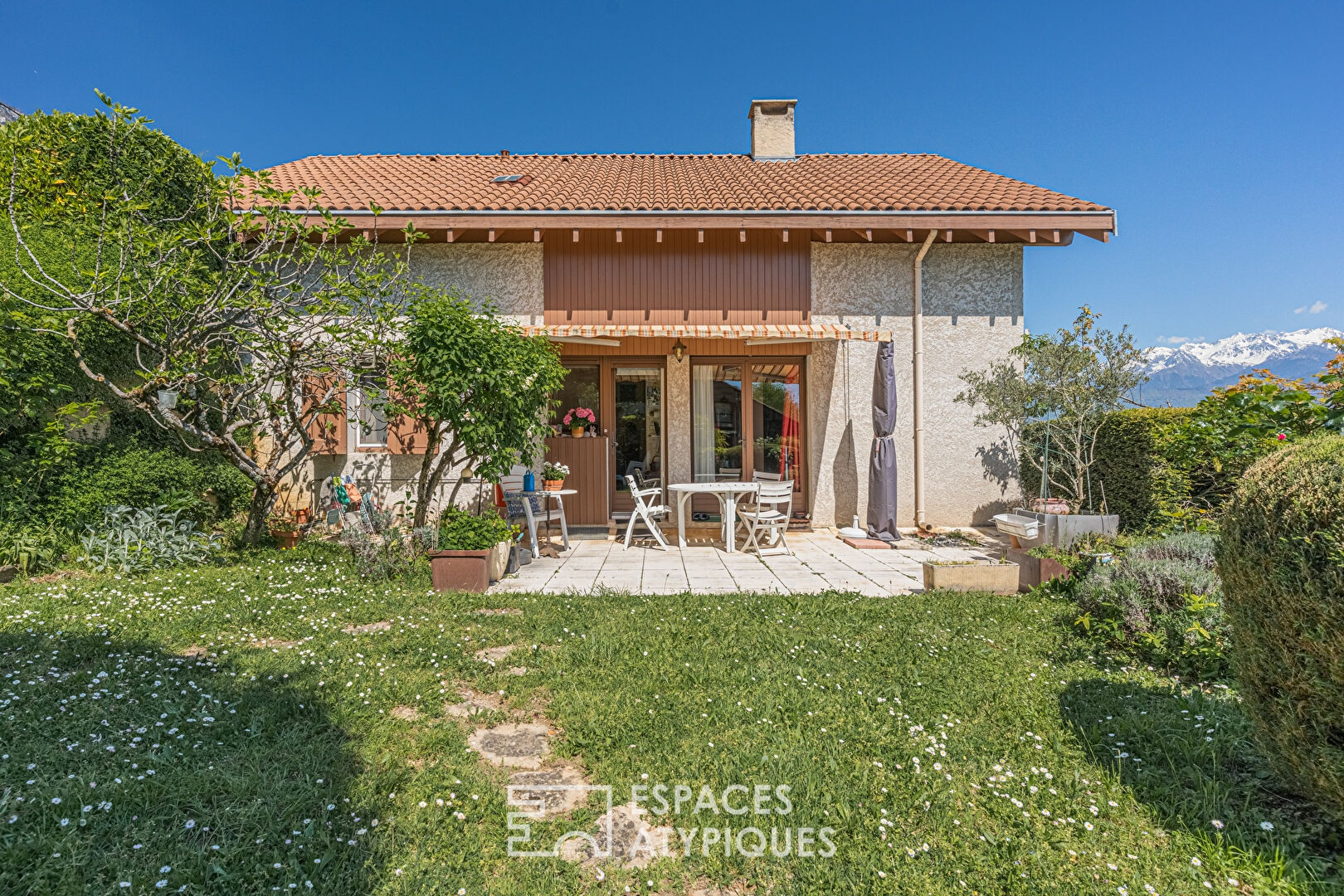Villa à la vue panoramique à revisiter