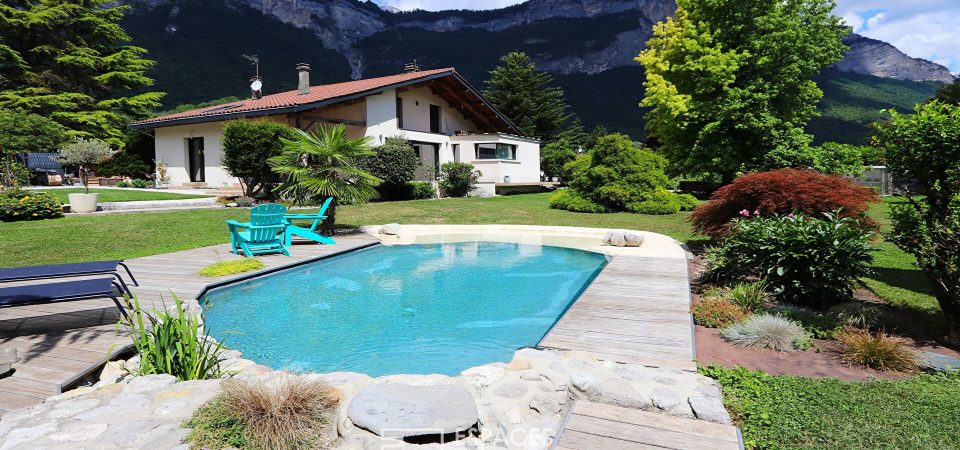 Maison d'inspiration contemporaine à la vue dégagée
