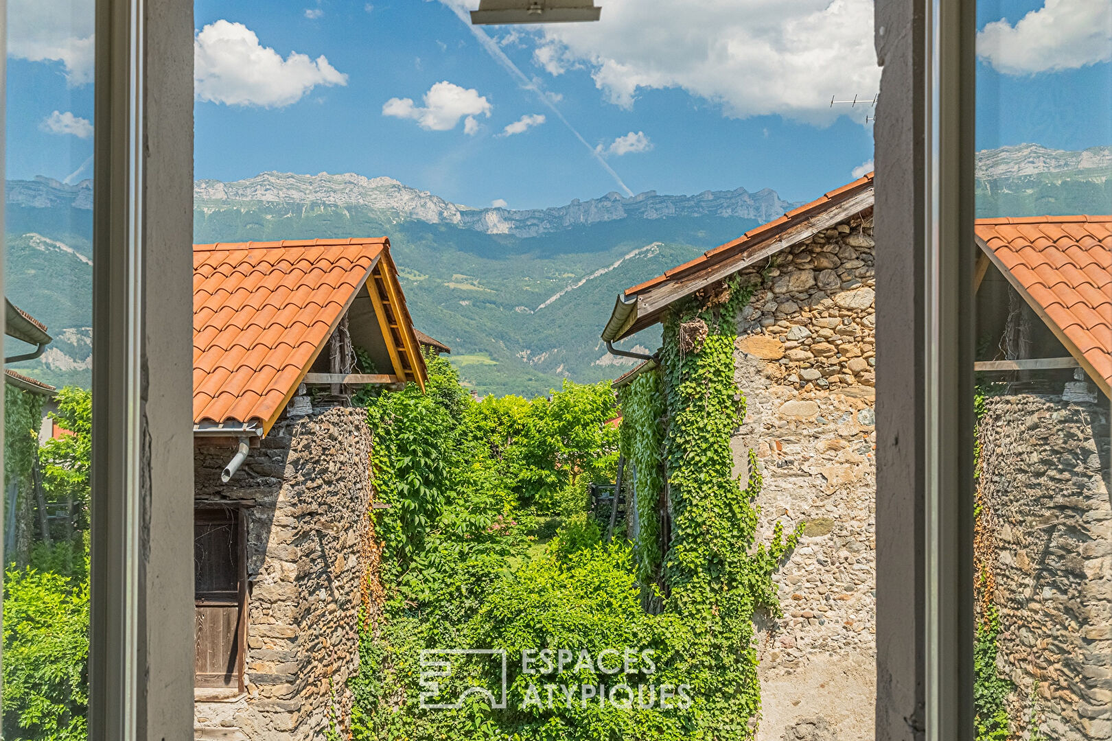 Renovated house in the heart of the village