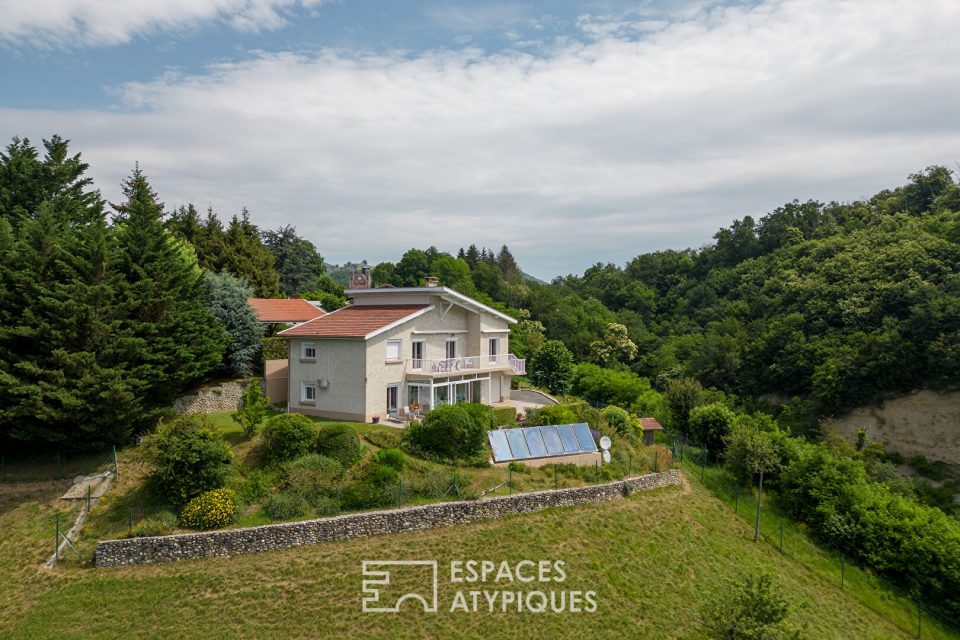 Maison années 70 et sa vue d'exception