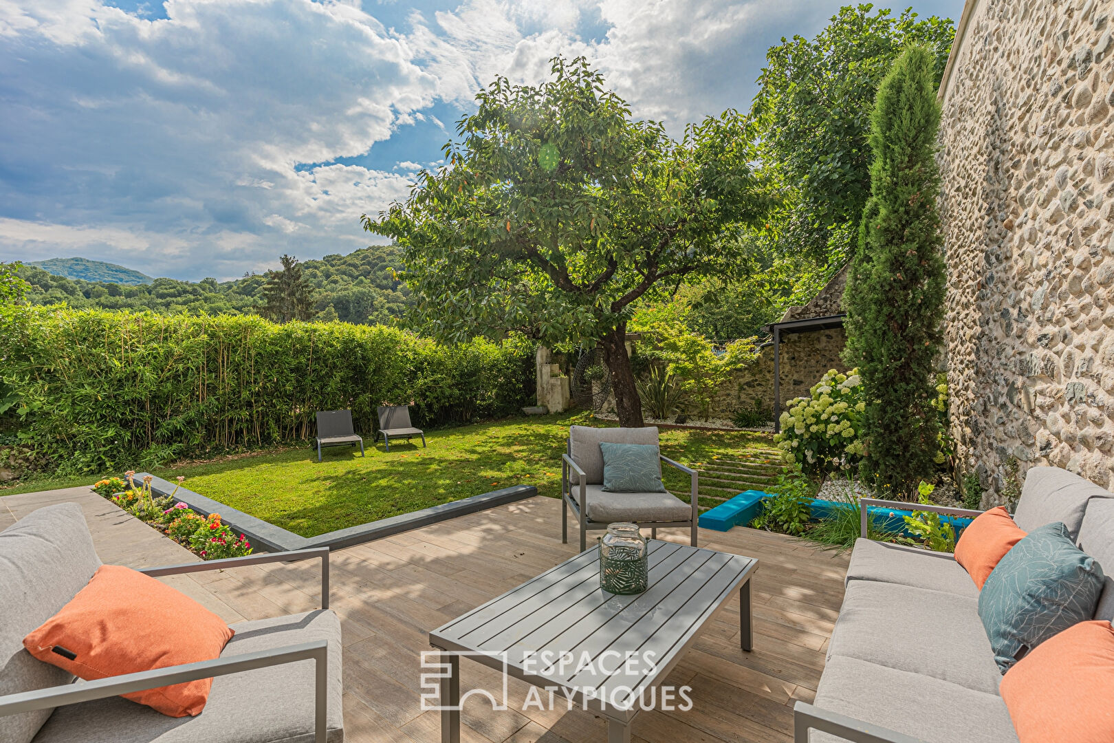 Charming house, garden and annex to convert